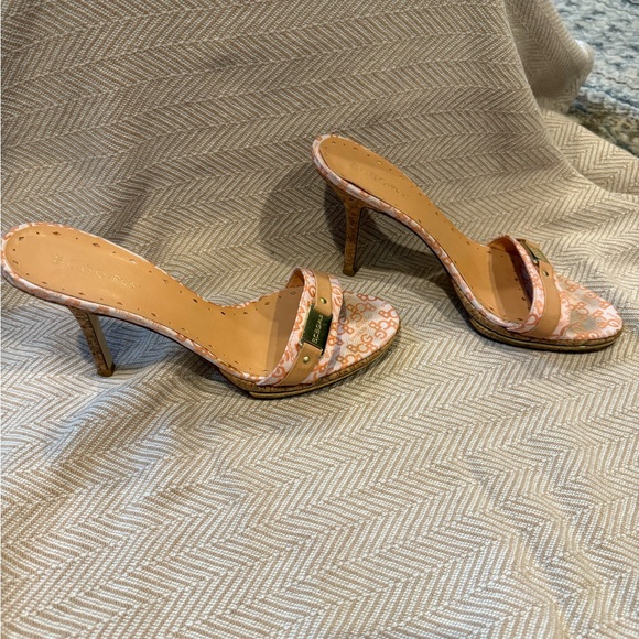 BCBGirls Cream and Gold Heels with Chic Design - Picture 2 of 4